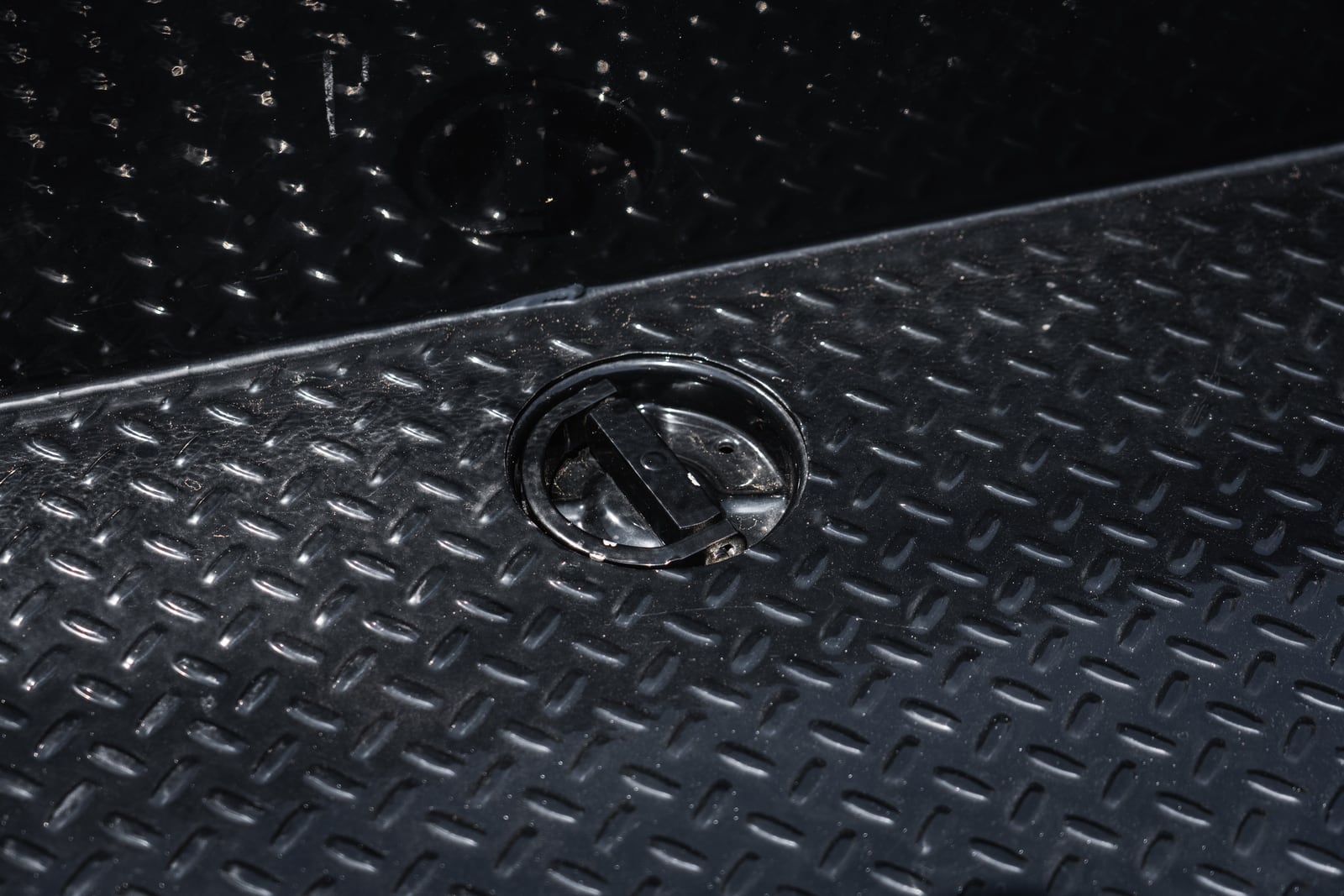Flush-mounted rotating D-ring recessed in the Apollo treadplate deck.