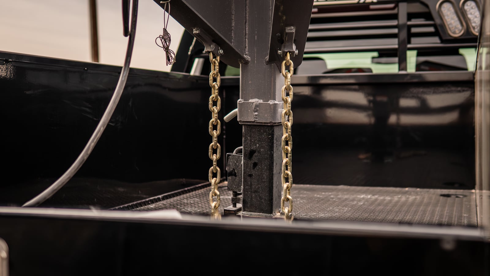Legend X Titan gooseneck deck and safety-chain hardware.